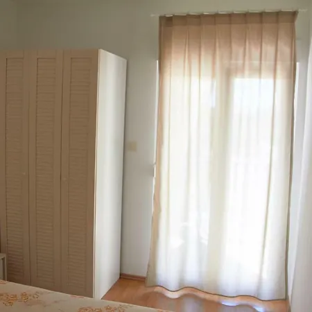 One Bedroom Simicic 公寓 *